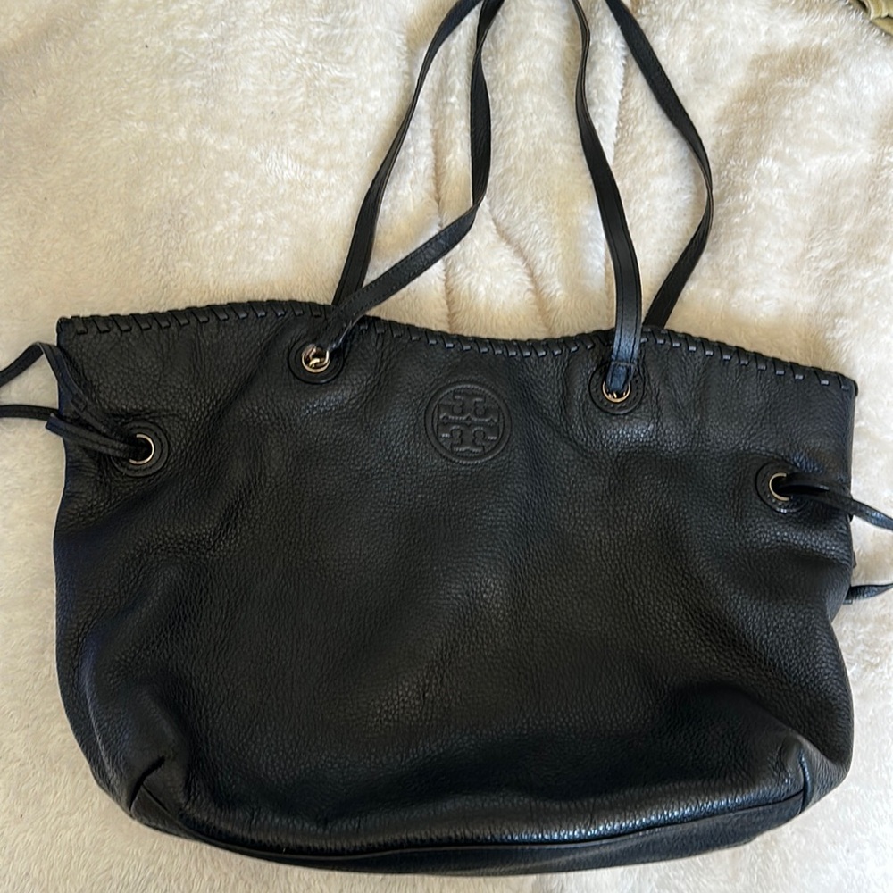 TORY Burch LEATHER shoulder BAG. Like new.